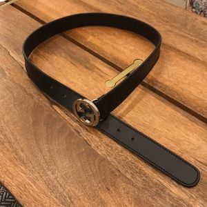 Gucci Black Leather Signature Belt (silver)
